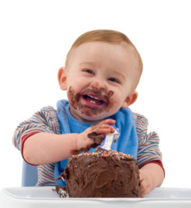 first-life-day-party-cake-eating-by-cute-baby-boy